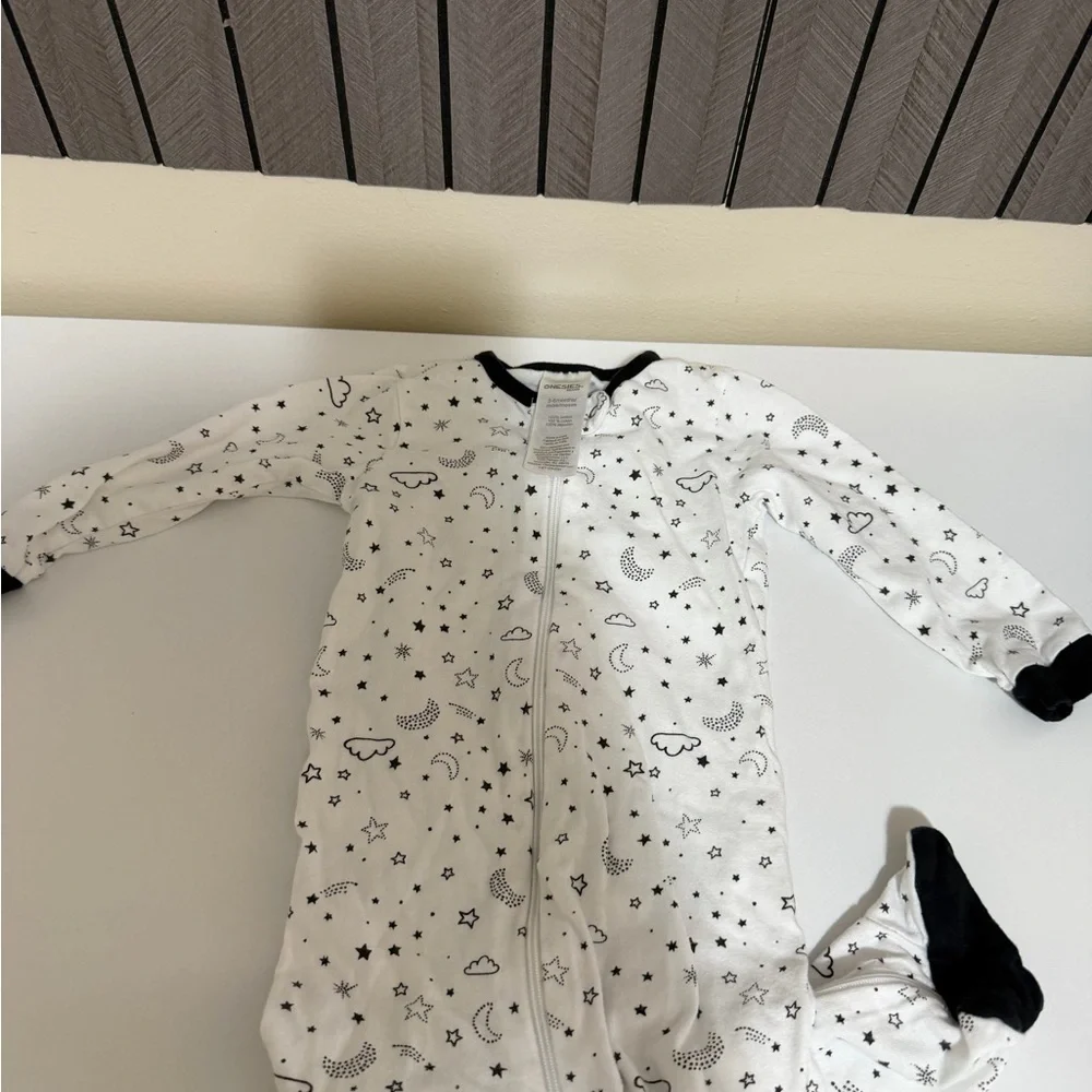 ❤️ BUNDLE 4/$20 Onesies Footies